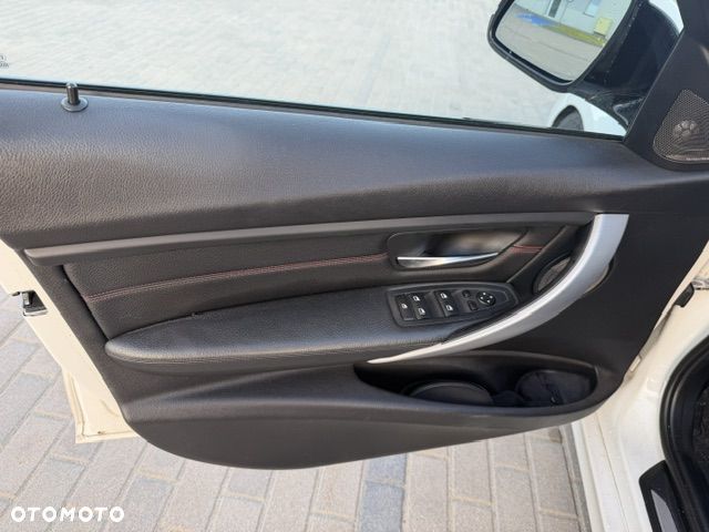 BMW Seria 3 328i Sport Line - 14