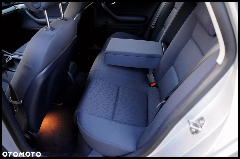 Audi A4 Limousine - 8