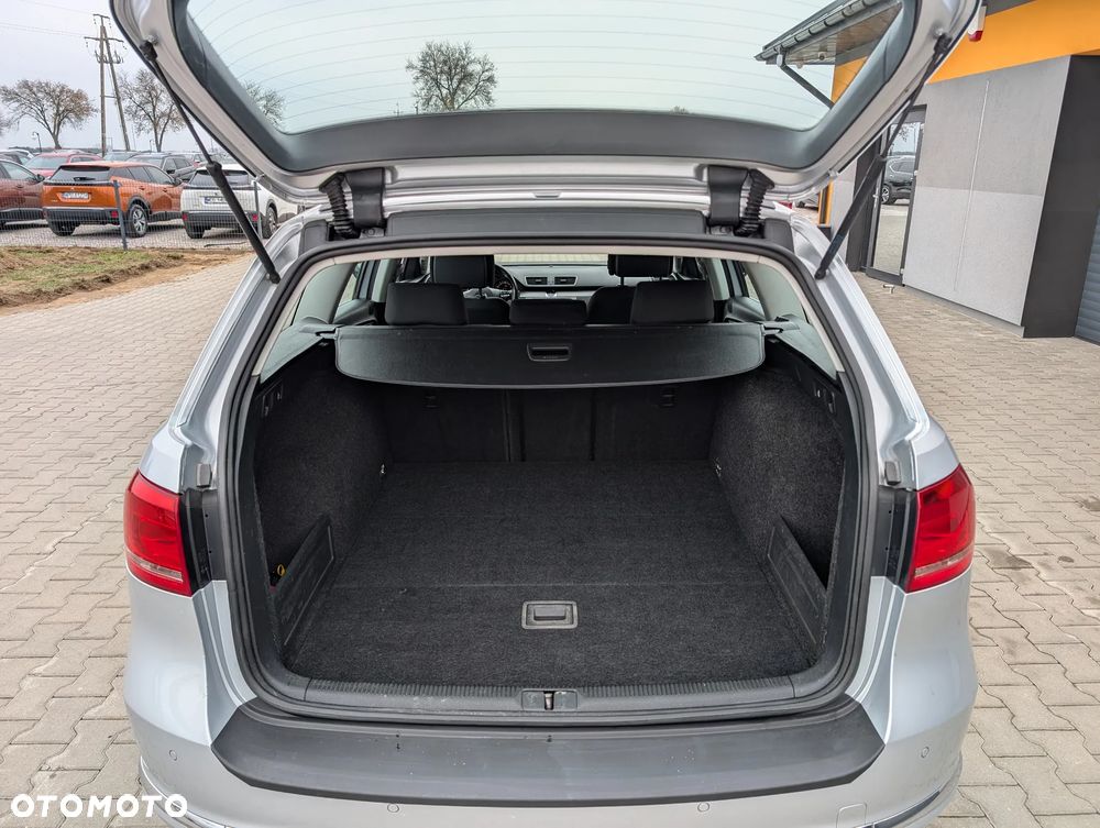 Volkswagen Passat 1.6 TDI DPF BlueMotion Technology Comfortline - 39
