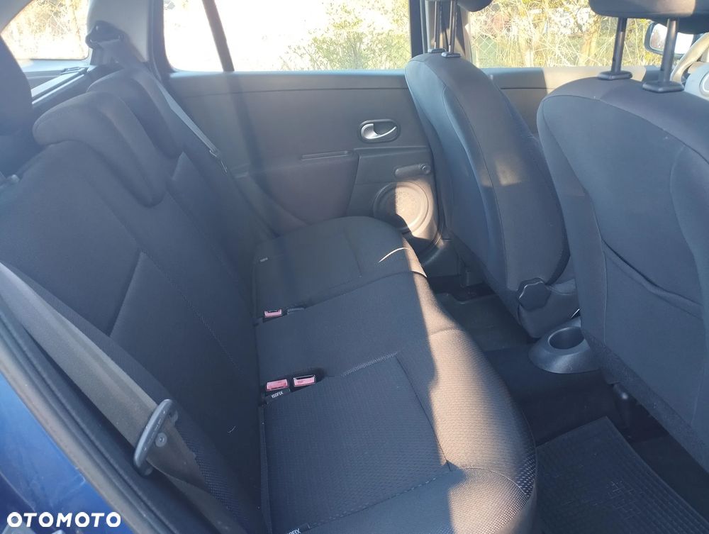 Renault Clio - 10
