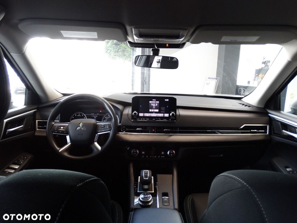 Mitsubishi Outlander - 25