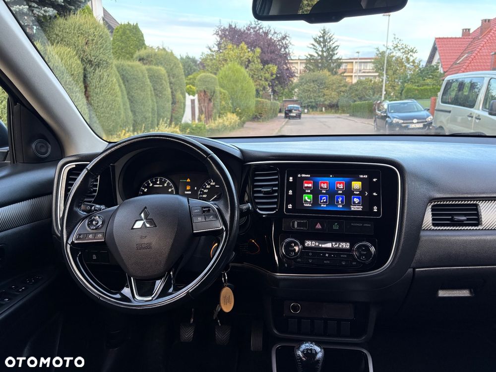 Mitsubishi Outlander 2.0 Invite + 2WD - 19