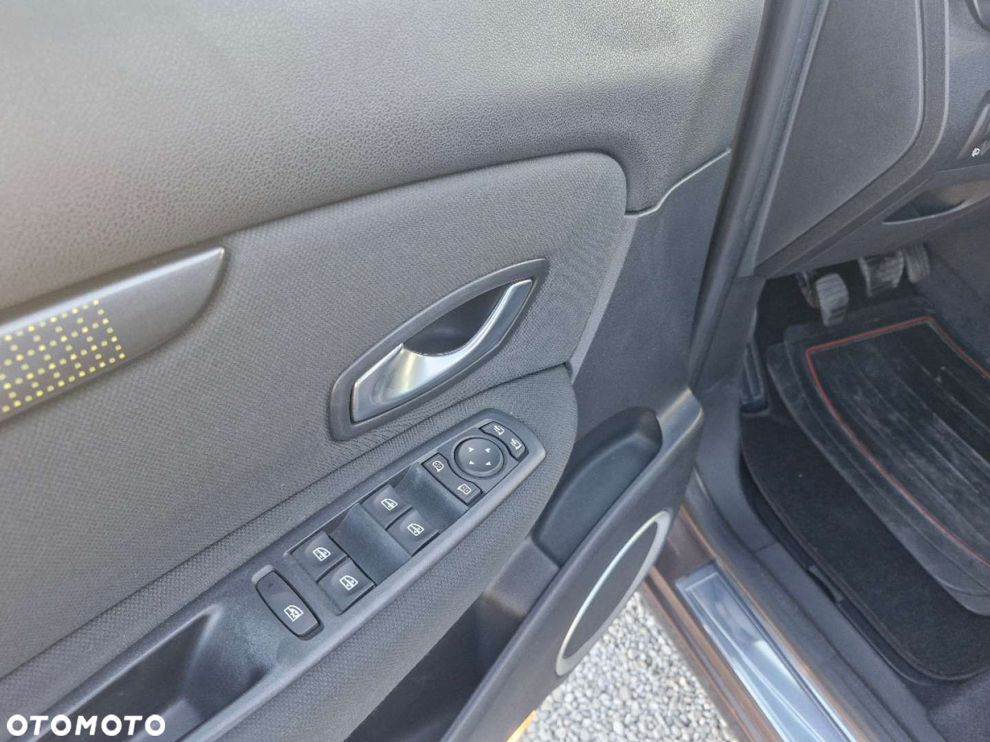 Renault Grand Scenic - 16