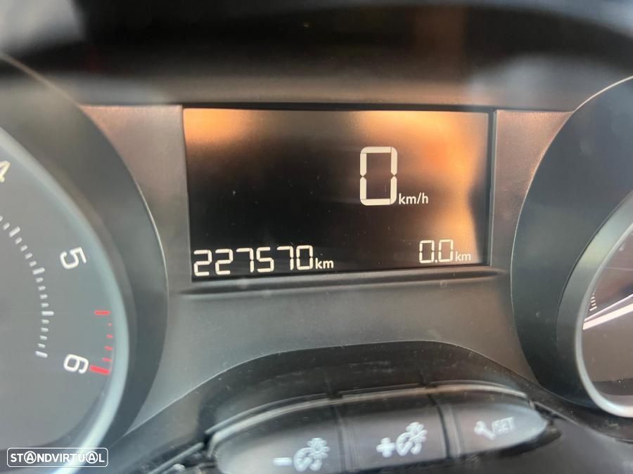 Peugeot 208 1.5 BlueHDi Active Pack - 11