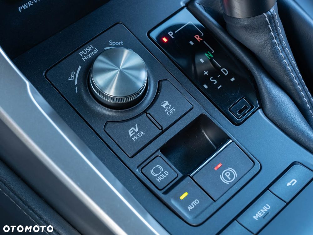 Lexus NX 300h Comfort AWD - 35