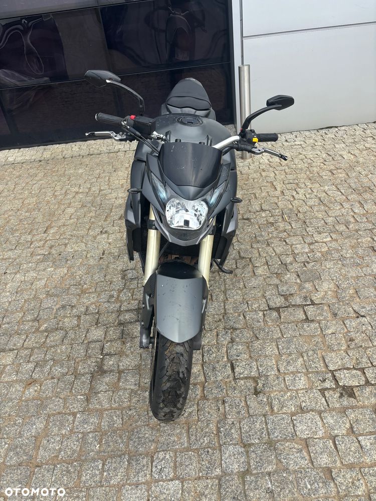 Suzuki GSR - 6