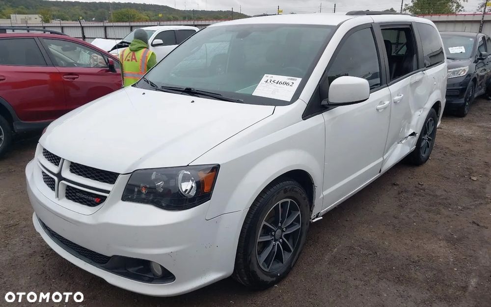Dodge Grand Caravan - 5