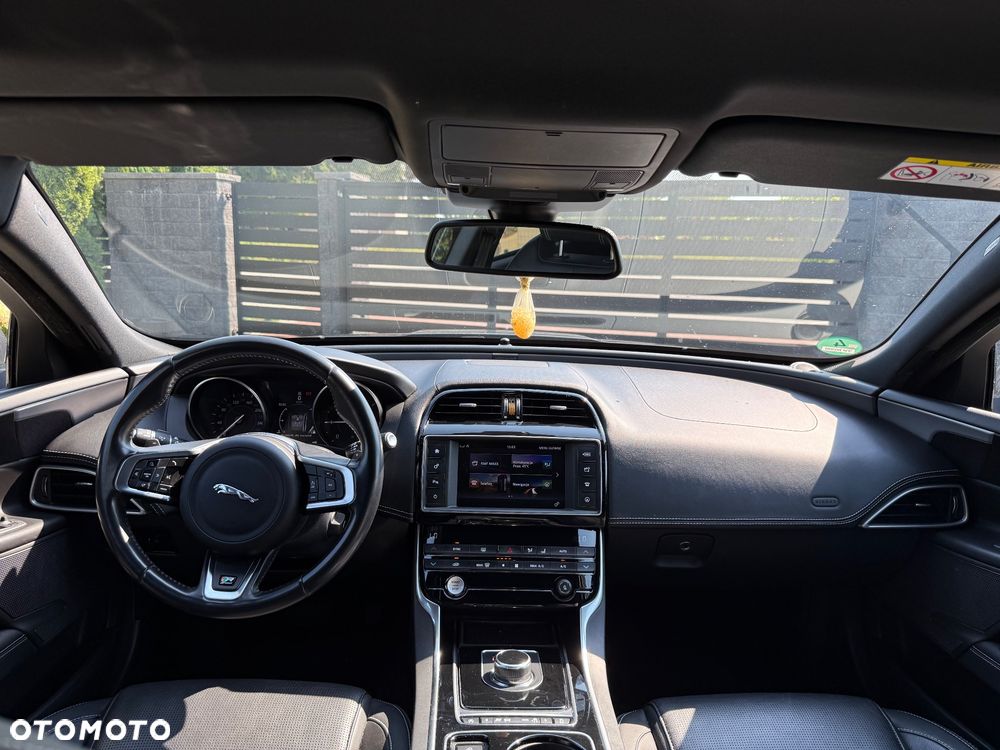 Jaguar XE 20d AWD R-Sport - 26