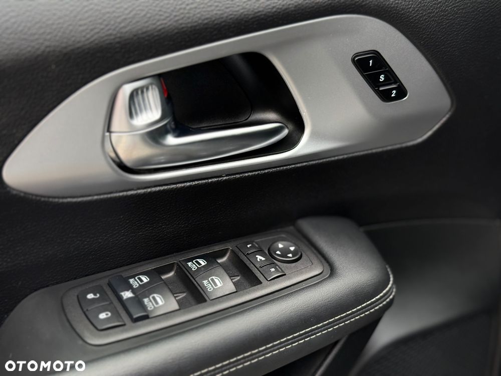 Chrysler Pacifica - 23