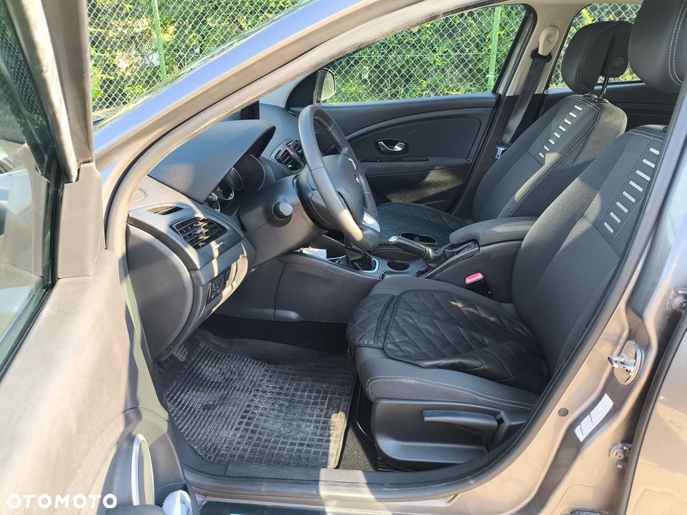 Renault Fluence 1.6 16V Color Edition - 9
