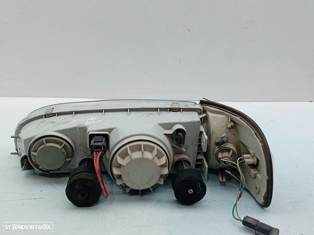 Ótica / farol direita HYUNDAI H100 - 3