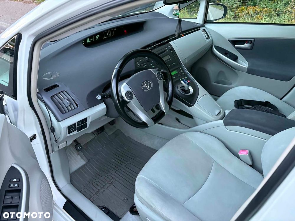 Toyota Prius - 5