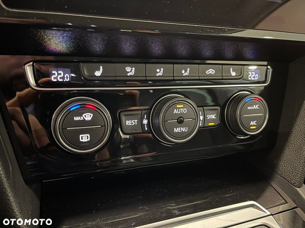 Volkswagen Passat - 24