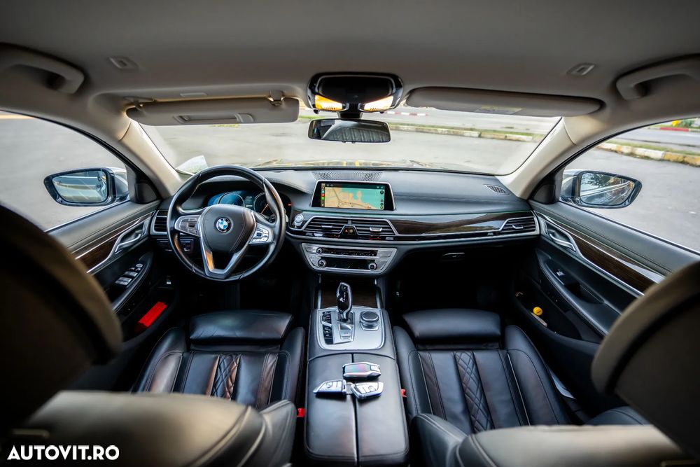 BMW Seria 7 740e iPerformance - 17