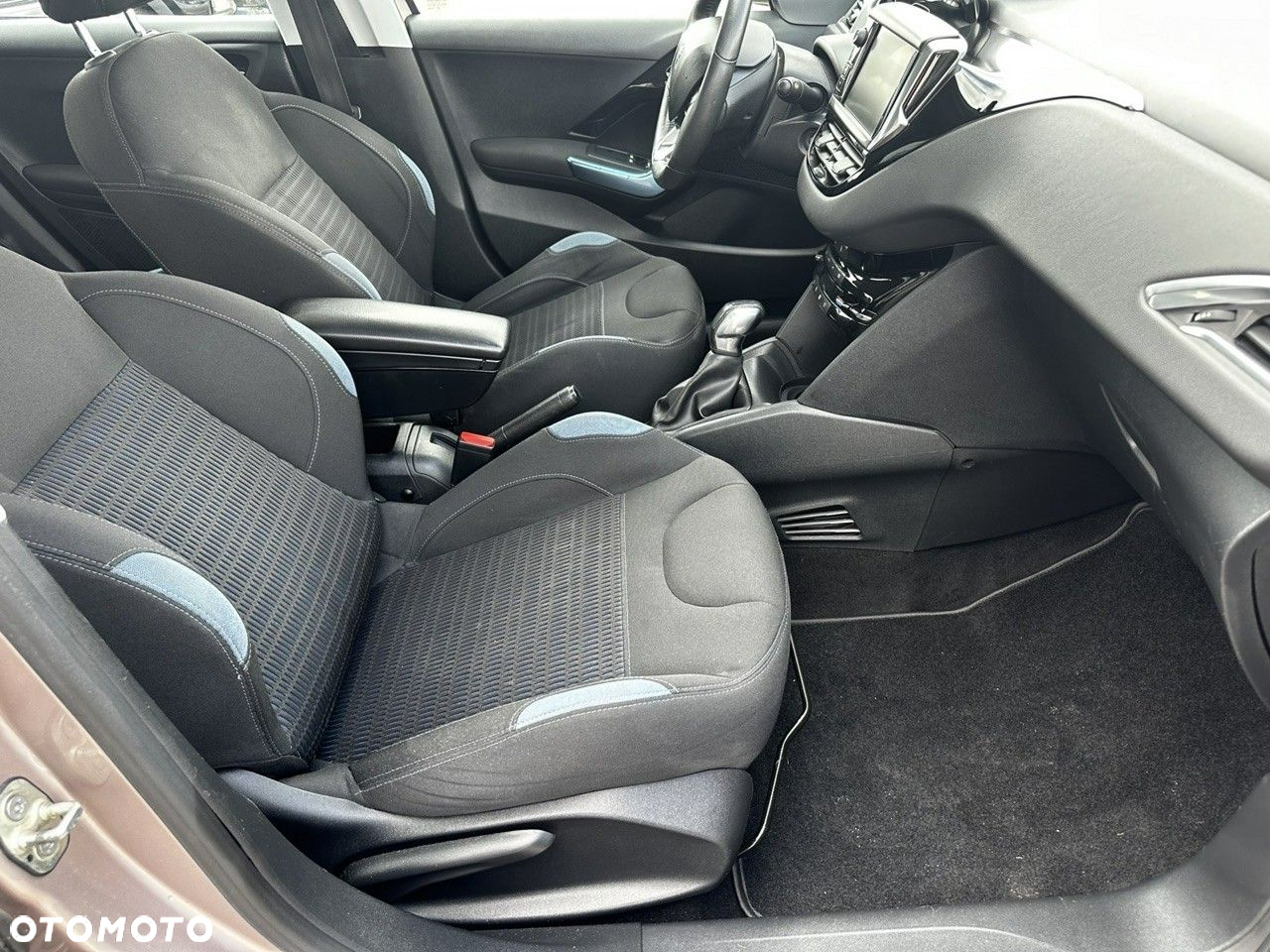 Peugeot 208 - 13