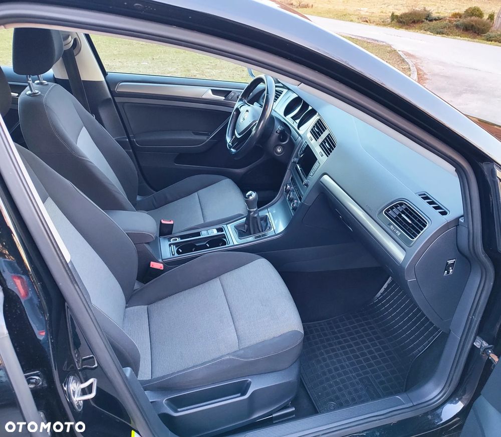 Volkswagen Golf - 29