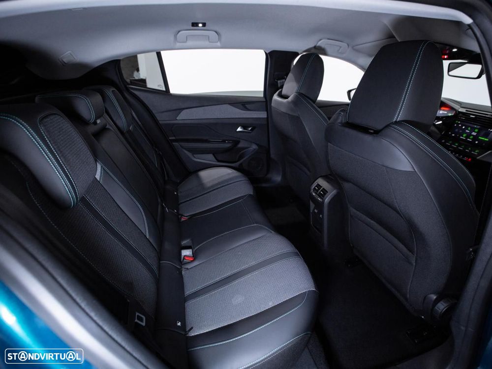 Peugeot 408 1.2 Hybrid Allure e-DCS6 - 12