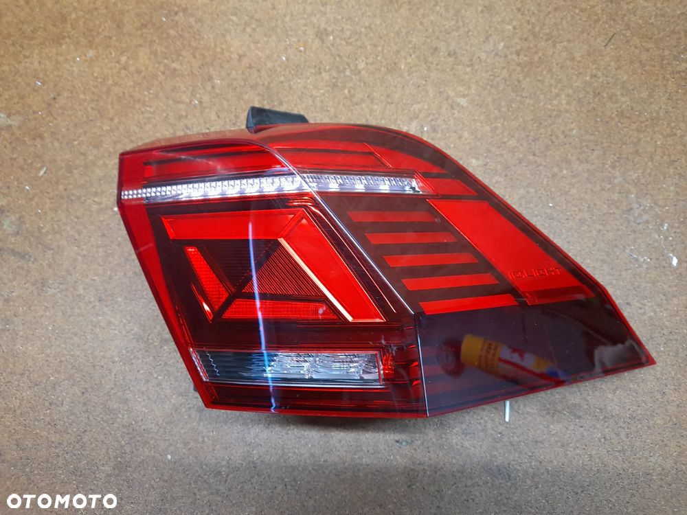 VW TIGUAN  II 2 IQ LIGHT LIFT LED LAMPA PRAWA TYLNA 5NA945208K - 1