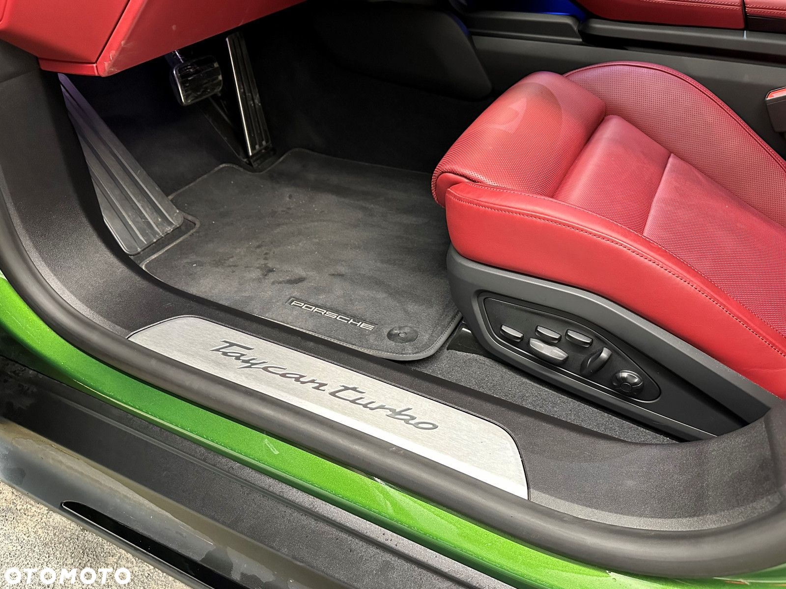 Porsche Taycan - 12