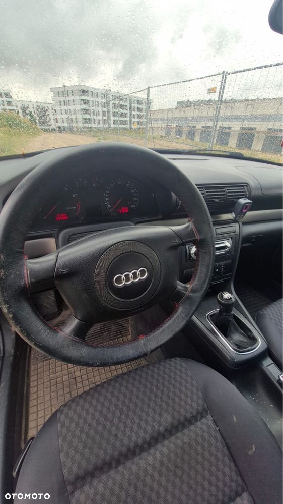 Audi A4 Limousine - 8