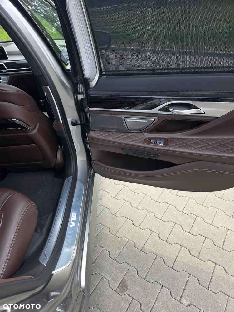 BMW Seria 7 M760Li xDrive - 15