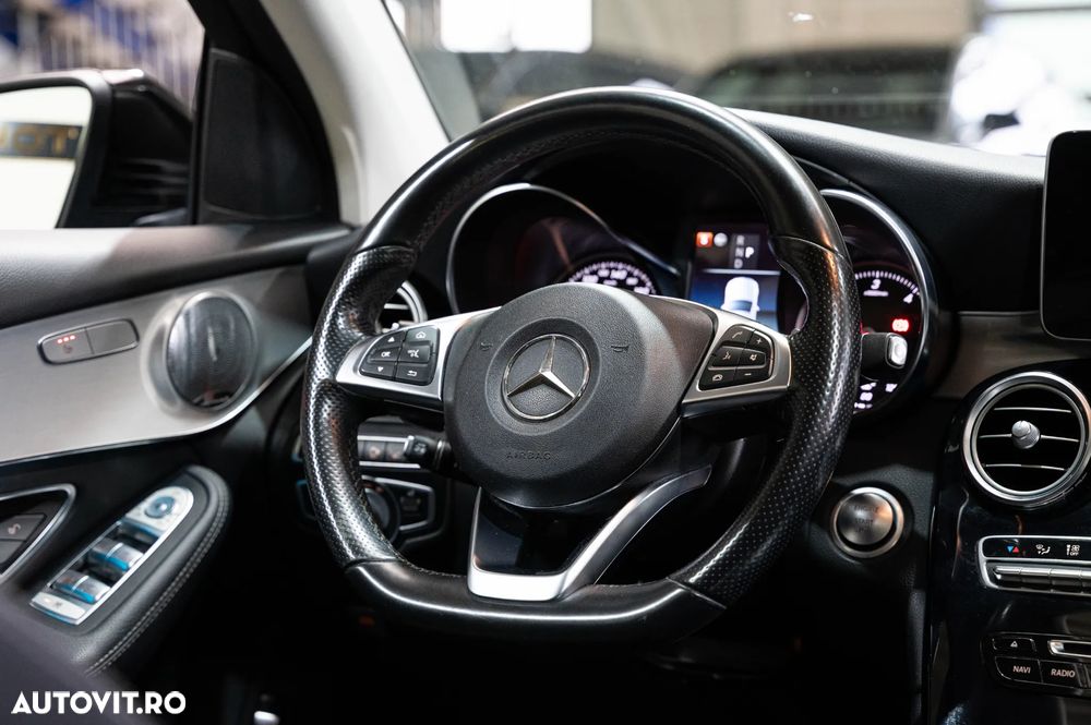 Mercedes-Benz GLC Coupe 250 d 4Matic 9G-TRONIC AMG Line - 32