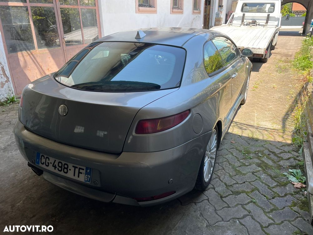 Alfa Romeo GT 1.9 JTD M-Jet Distinctive - 3