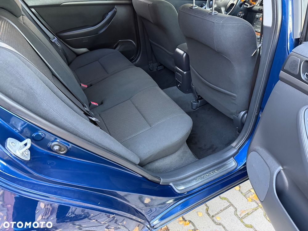Toyota Avensis - 22
