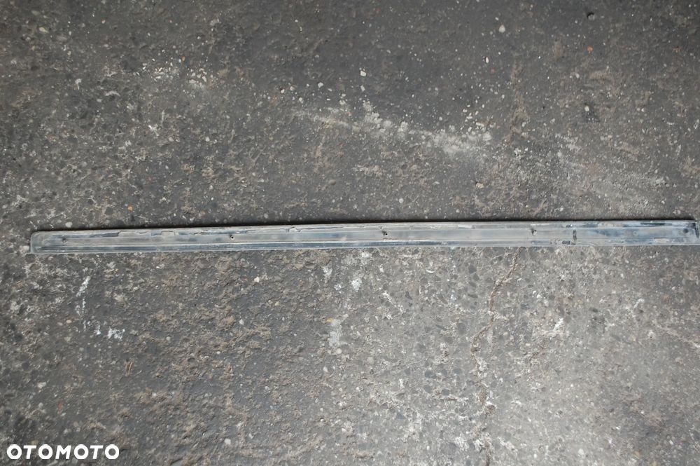 LISTWA DRZWI LEWY LUB PRAWY PRZÓD ŚRODKOWA ZEWNĘTRZNA LY7Q 8E0853953 8E0853954 AUDI A4 B6 LY1X/ LY5K/ LY9B - 10