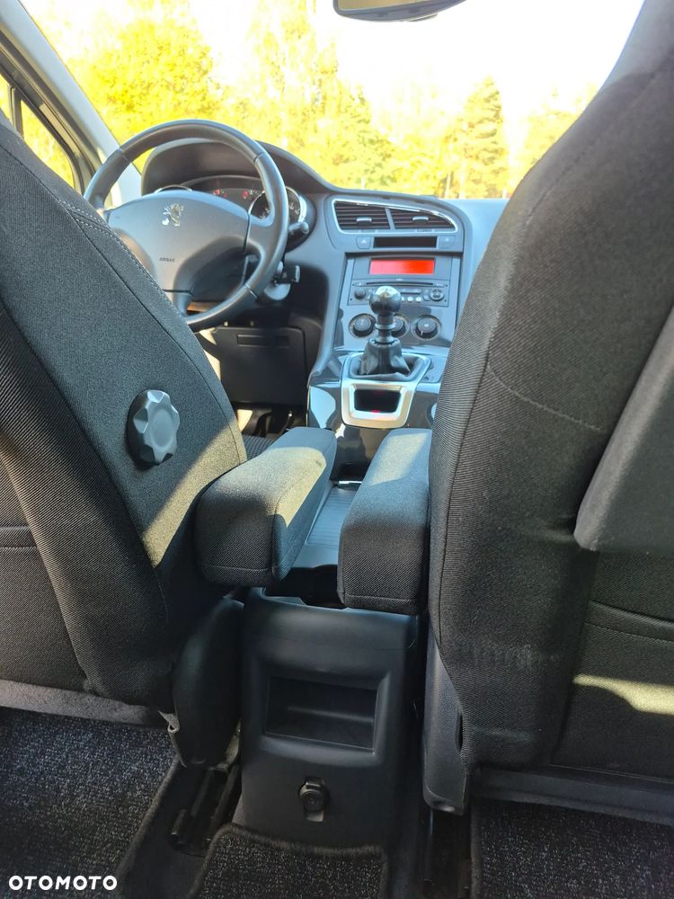 Peugeot 5008 1.6 THP Premium - 25