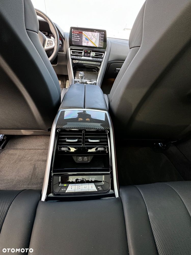 BMW Seria 8 - 22