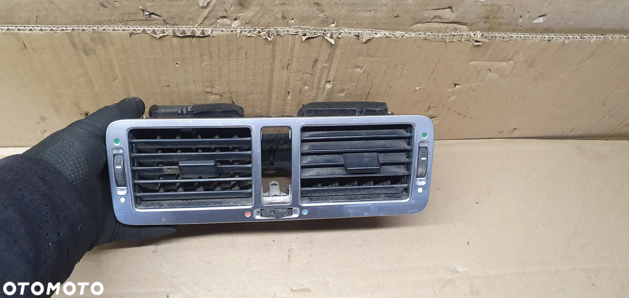 Kratka nawiewu środkowa Range Rover Vogue L322 JBD000022PUY - 2