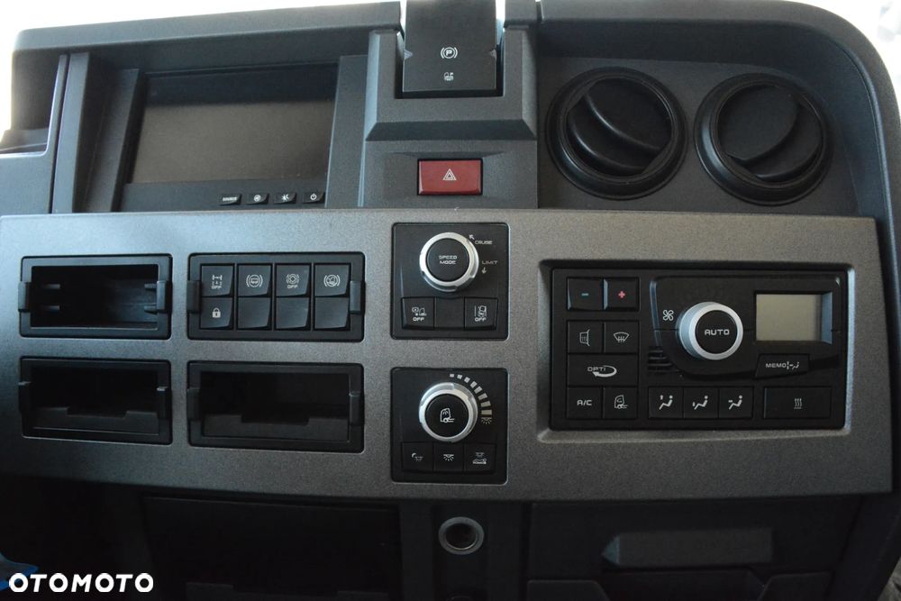 Renault T 520 Comfort / 2017r. / Cała na poduszkach / Kabina Salonka / 2 baki / Klima postojowa - 18