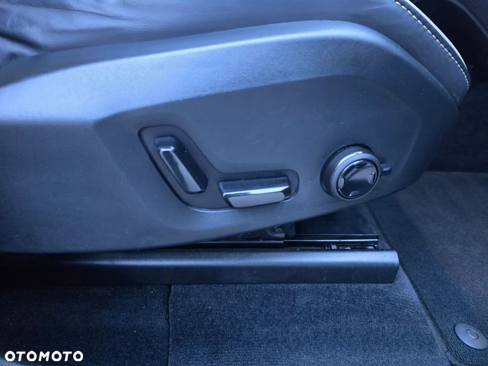 Volvo XC 60 B4 D AWD Plus Bright - 14