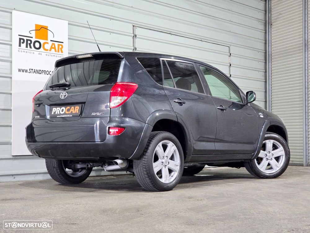 Toyota RAV4 2.2 D-4D X - 2