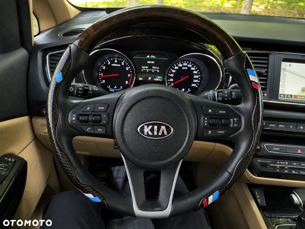 Kia Carnival - 10