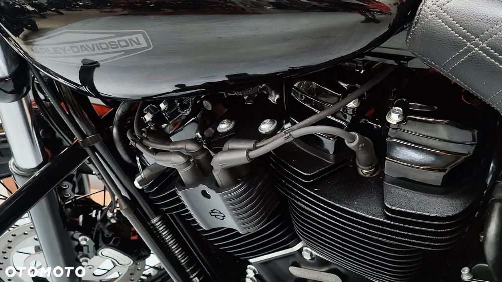 Harley-Davidson Softail Street Bob - 29