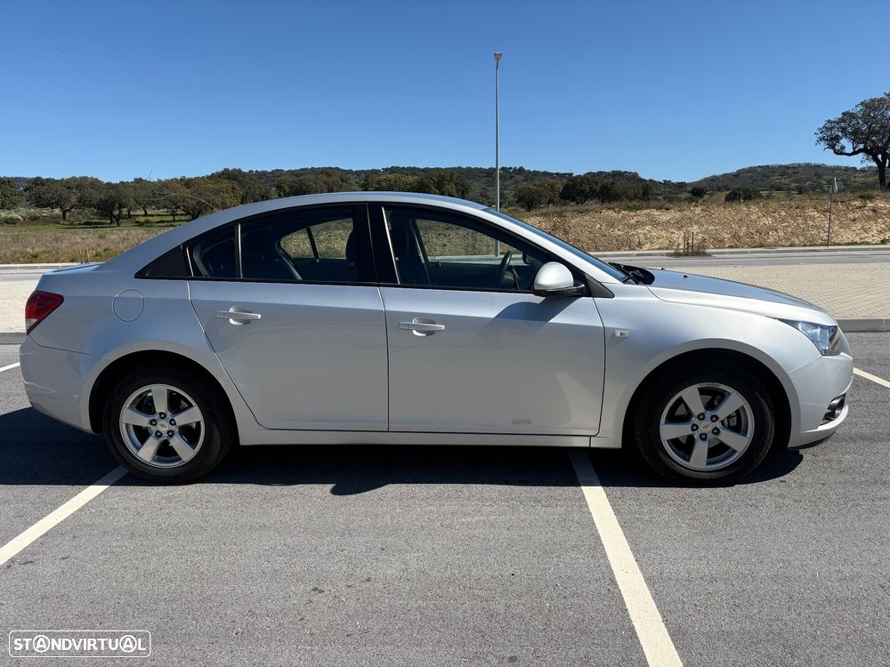 Chevrolet Cruze 1.6 LS - 5