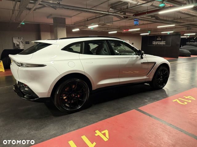 Aston Martin DBX - 5