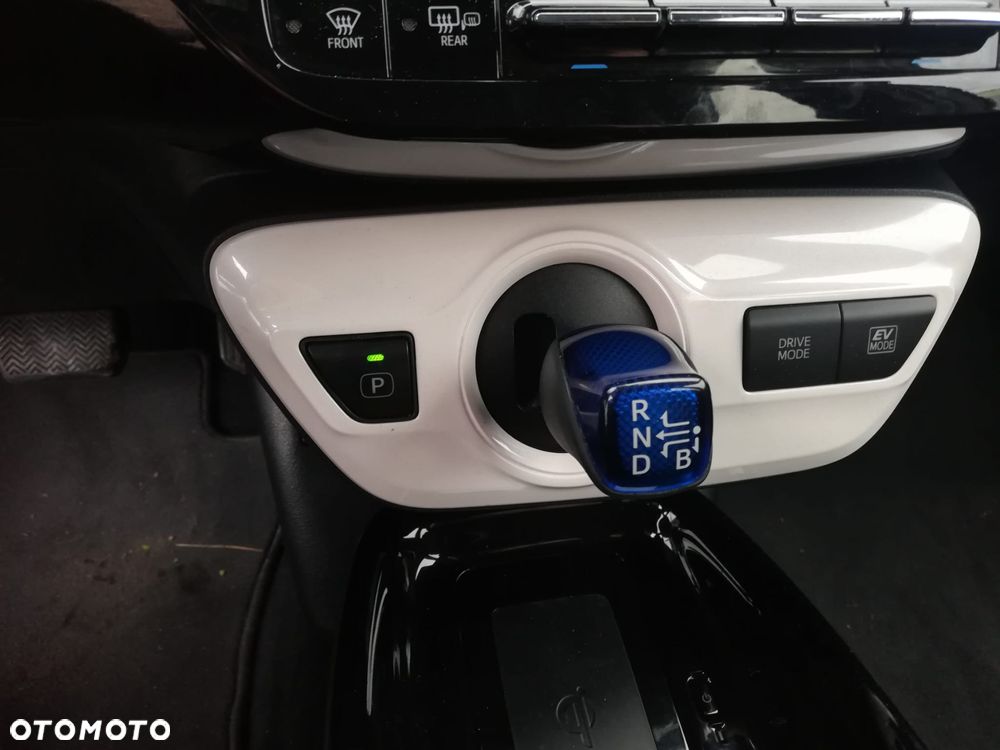 Toyota Prius Hybrid Executive - 14