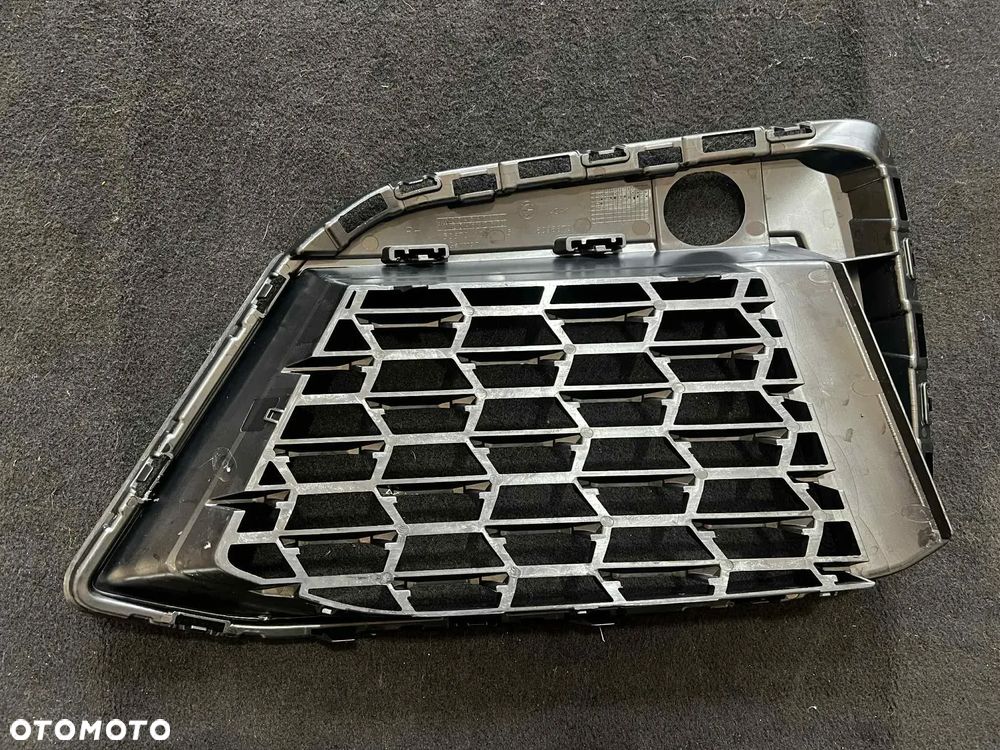 Bmw Seria 5 G30/G31 - KRATKA ZDERZAKA PRAWA - Dokładka wlotu powietrza przód -  8098670 - 3