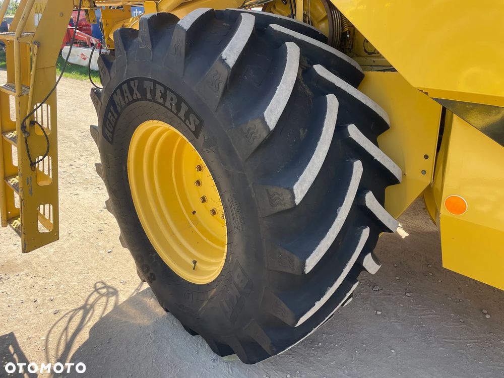 New Holland TX 68 Plus - 11