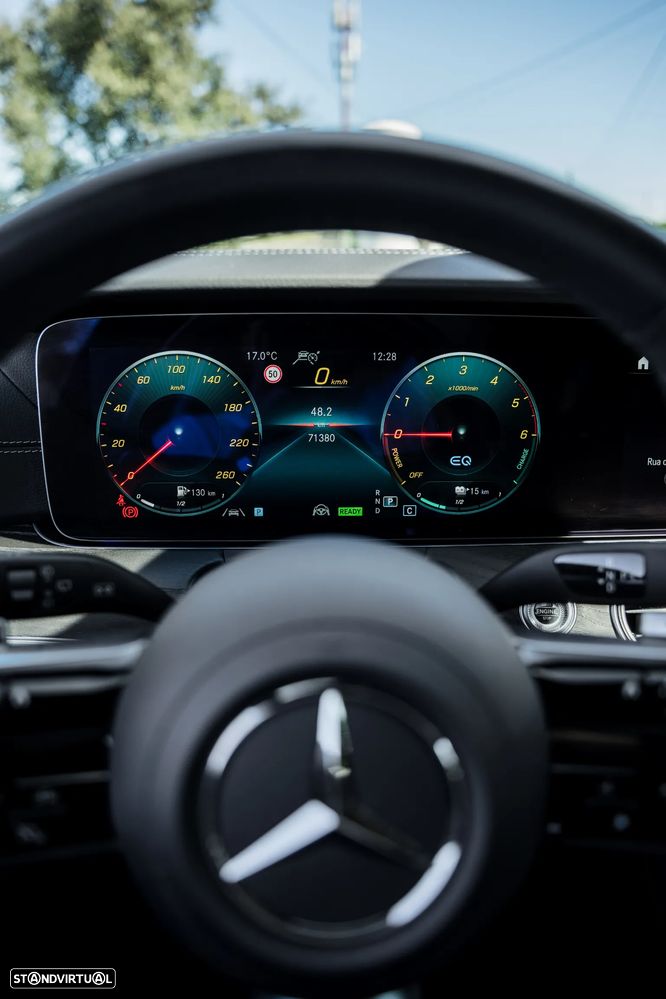 Mercedes-Benz E 300 de 4Matic 9G-TRONIC AMG Line - 36