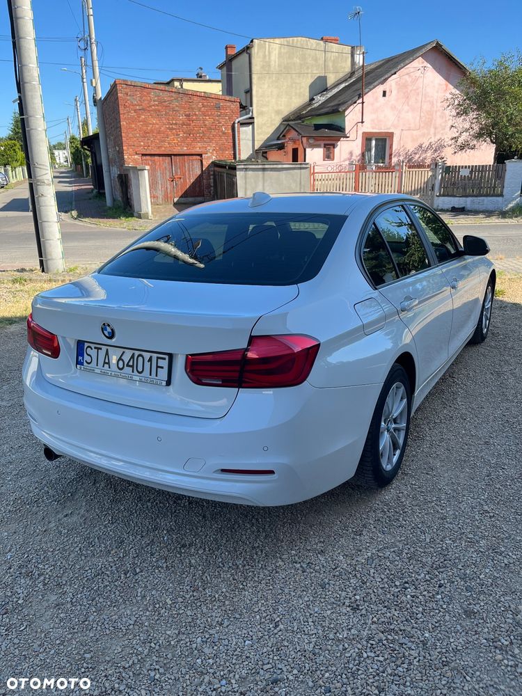 BMW Seria 3 318i - 4