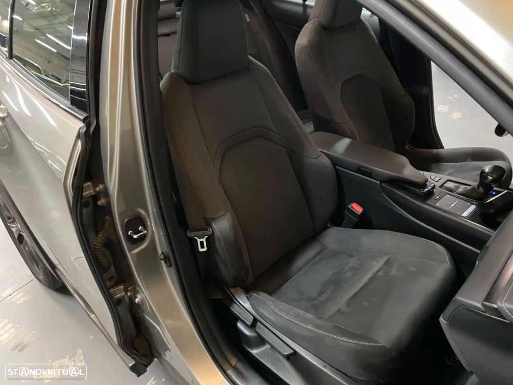 Lexus UX 250h Executive+ - 19