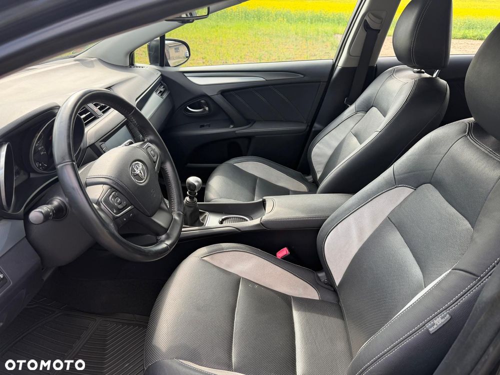 Toyota Avensis 1.8 Premium EU5 - 17