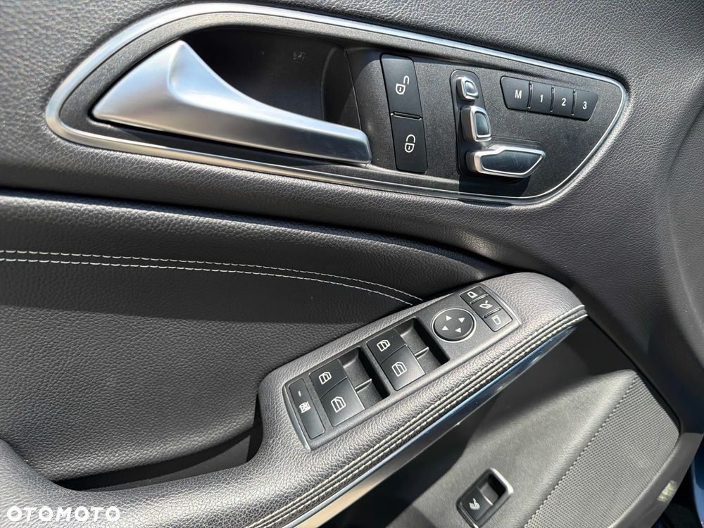 Mercedes-Benz CLA 250 4-Matic AMG Line - 11
