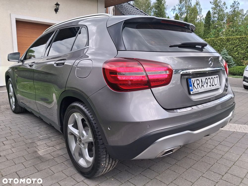 Mercedes-Benz GLA 180 AMG Line - 23