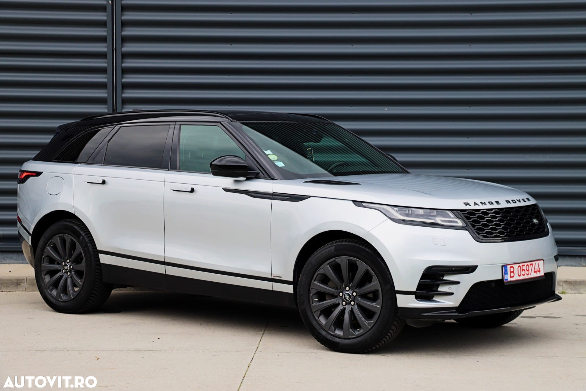 Land Rover Range Rover Velar 2.0 R-Dynamic HSE - 12