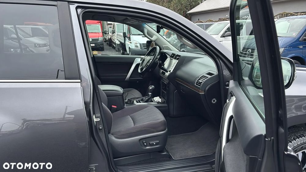 Toyota Land Cruiser LC 2.8 D-4D Prestige - 17